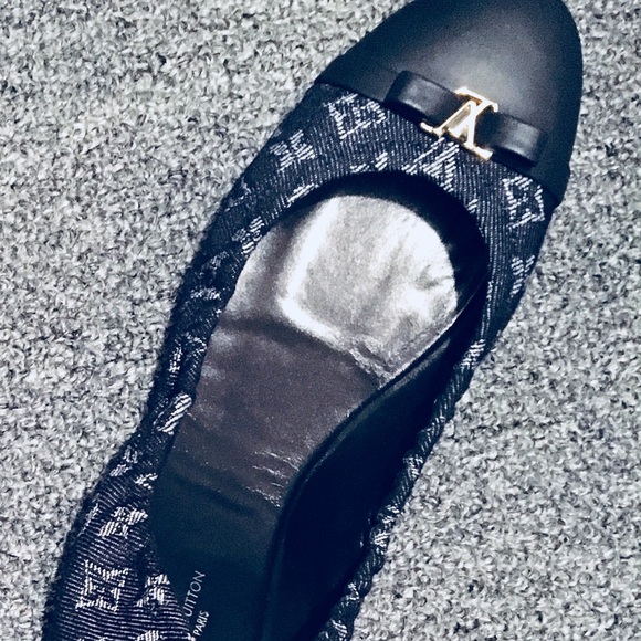 Louis Vuitton shoes! - Picture 2 of 8